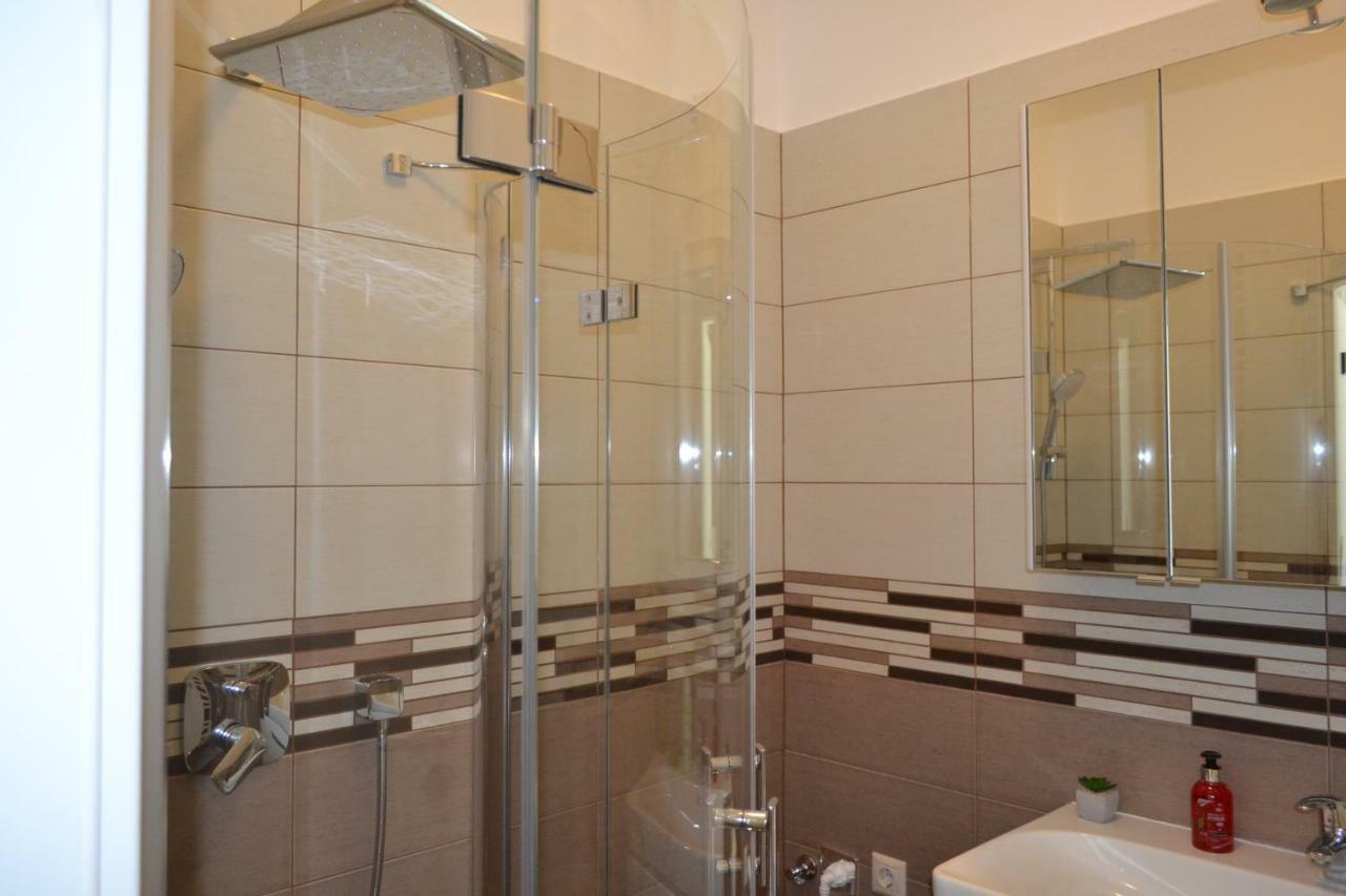 A16 Beachapartman Siofok Ngoại thất bức ảnh