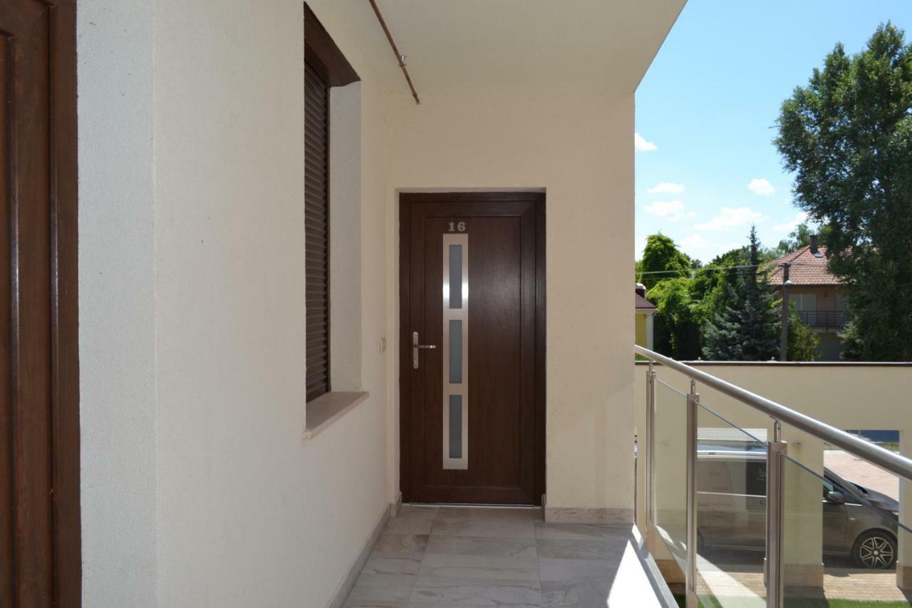 A16 Beachapartman Siofok Ngoại thất bức ảnh